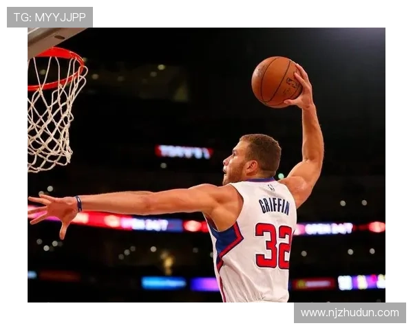 足球明星跨界挑战NBA赛场的精彩瞬间与背后故事